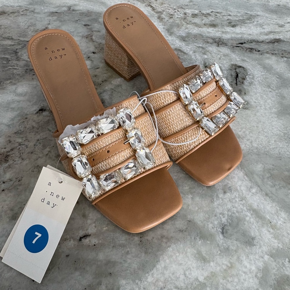 NEW A New Day Women's Kathleen Raffia Buckle Block Heels Size 7 Beige Glam